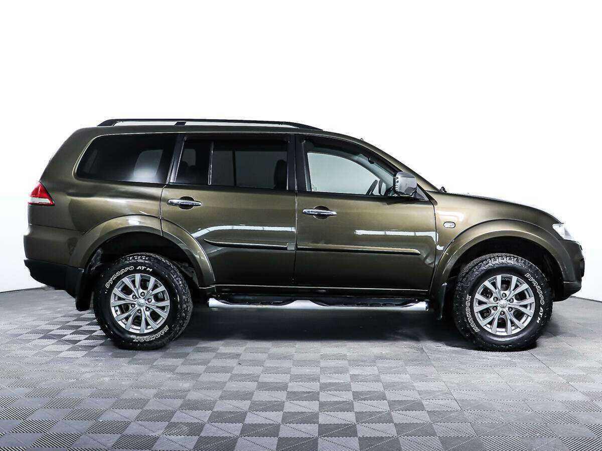 Mitsubishi Pajero Sport с пробегом — 2014 год. Фото: #2