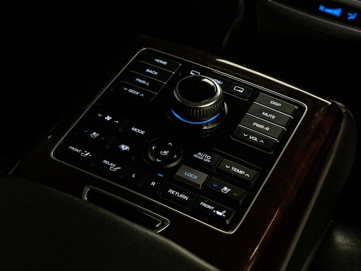 Hyundai Equus с пробегом — 2015 год. Фото: #21