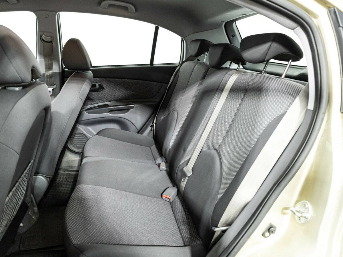Kia Rio с пробегом — 2011 год. Фото: #9