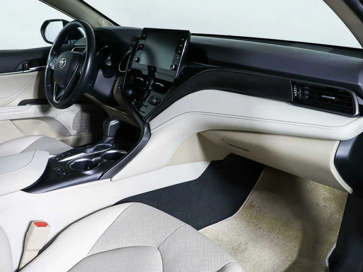Toyota Camry с пробегом — 2021 год. Фото: #8