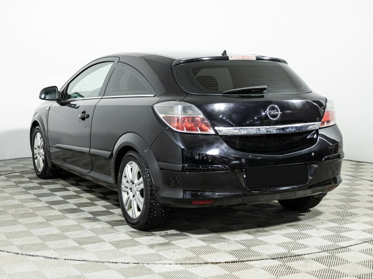 Opel Astra с пробегом — 2010 год. Фото: #6