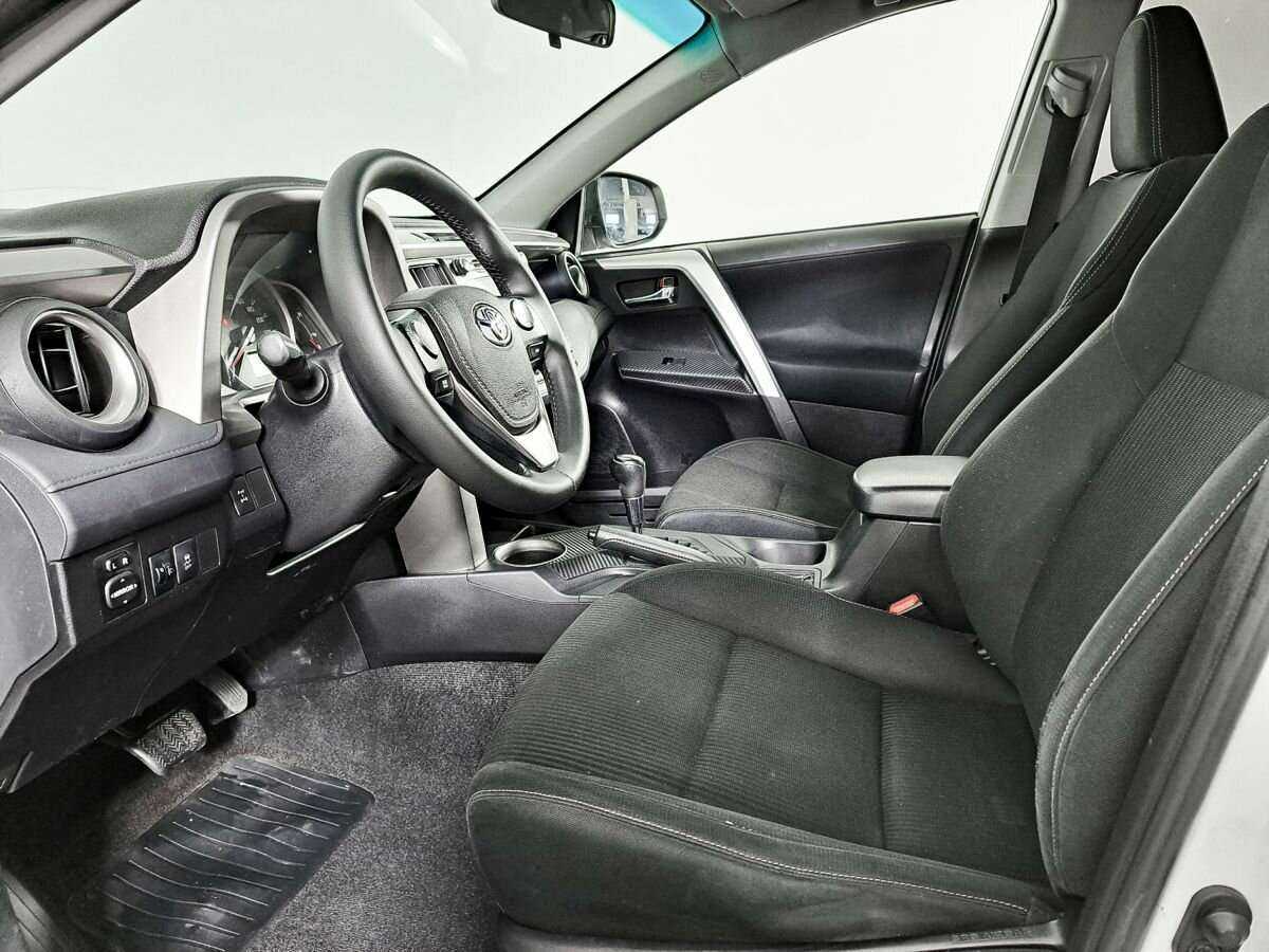 Toyota RAV4 с пробегом — 2014 год. Фото: #13