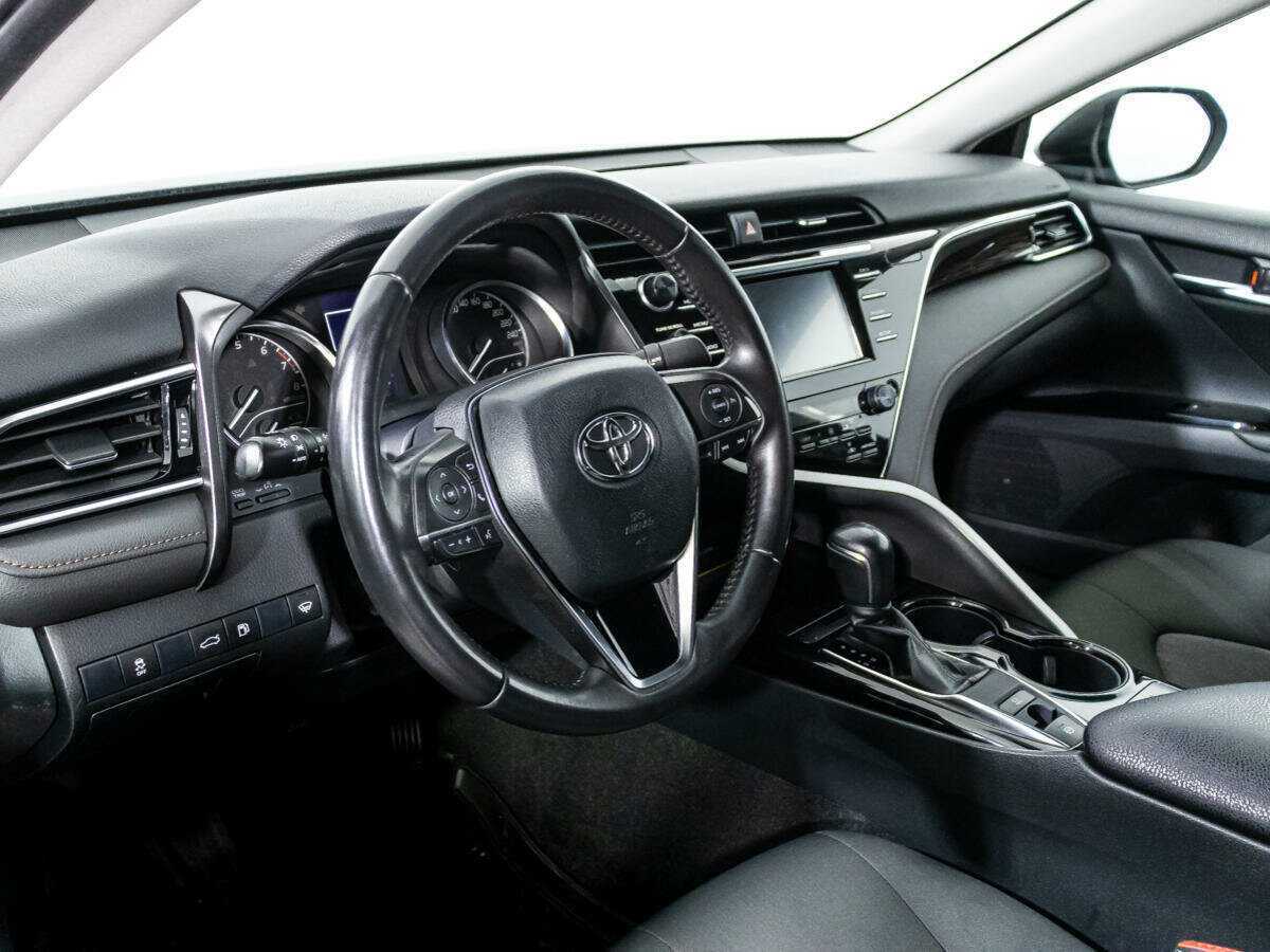 Toyota Camry с пробегом — 2018 год. Фото: #10