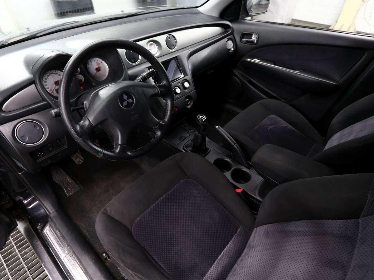 Mitsubishi Outlander с пробегом — 2005 год. Фото: #6