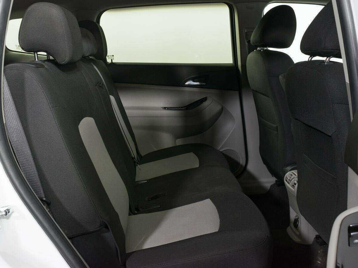 Chevrolet Orlando с пробегом — 2014 год. Фото: #9