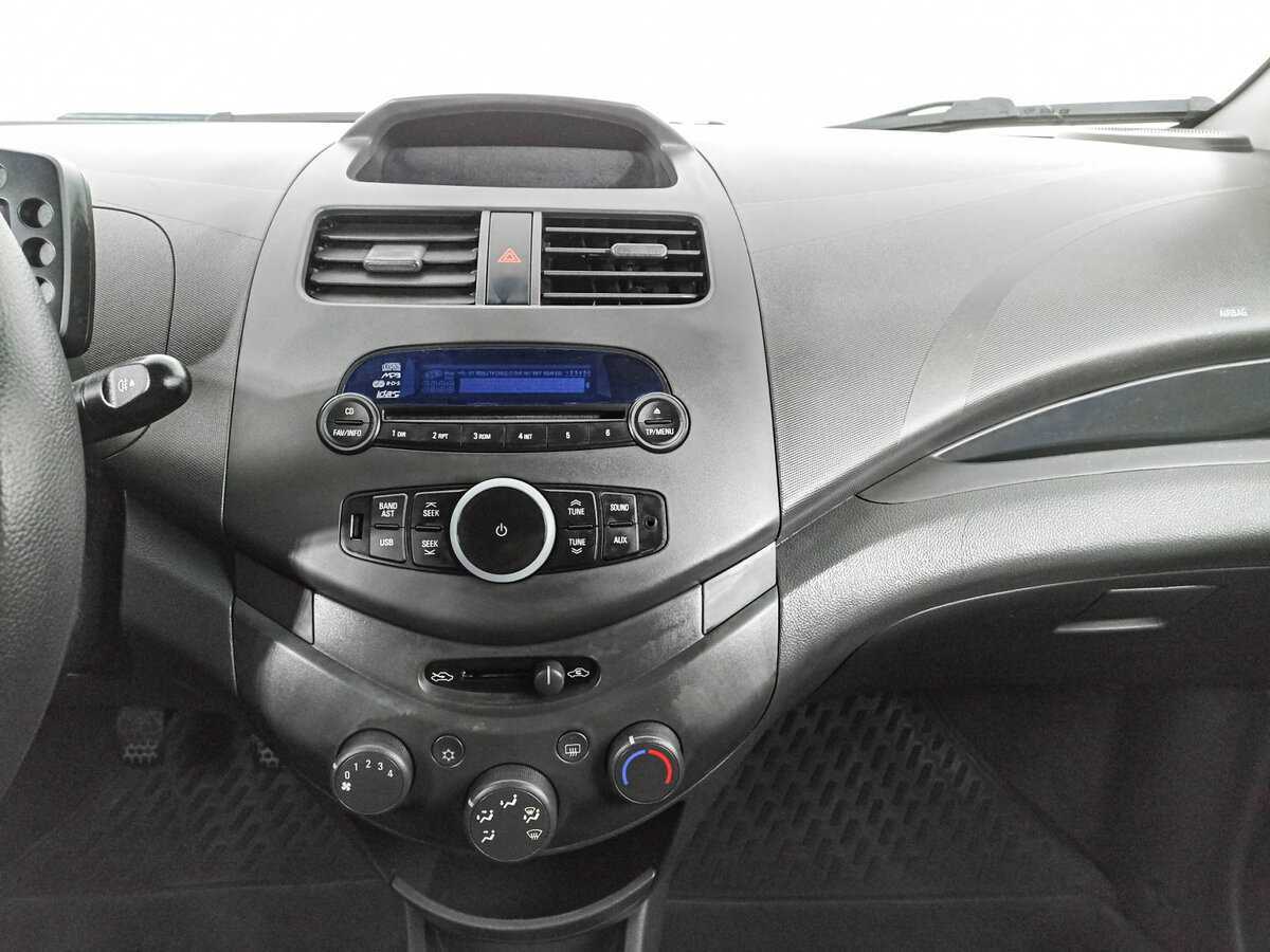 Chevrolet Spark с пробегом — 2011 год. Фото: #12