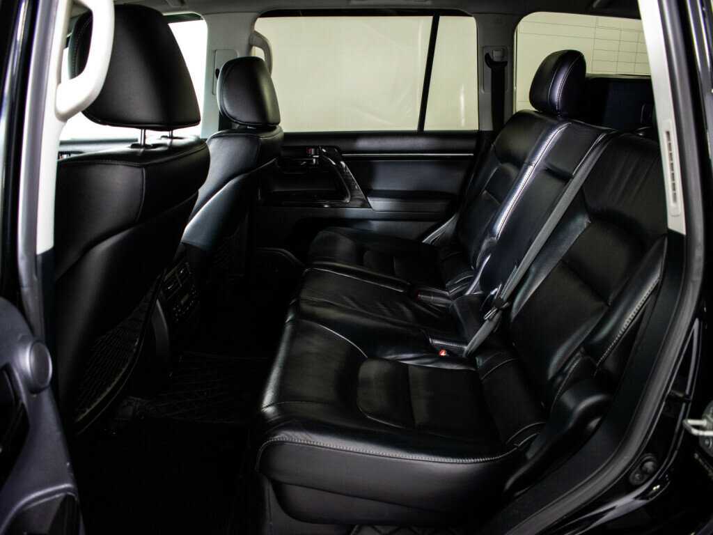Toyota Land Cruiser с пробегом — 2014 год. Фото: #9