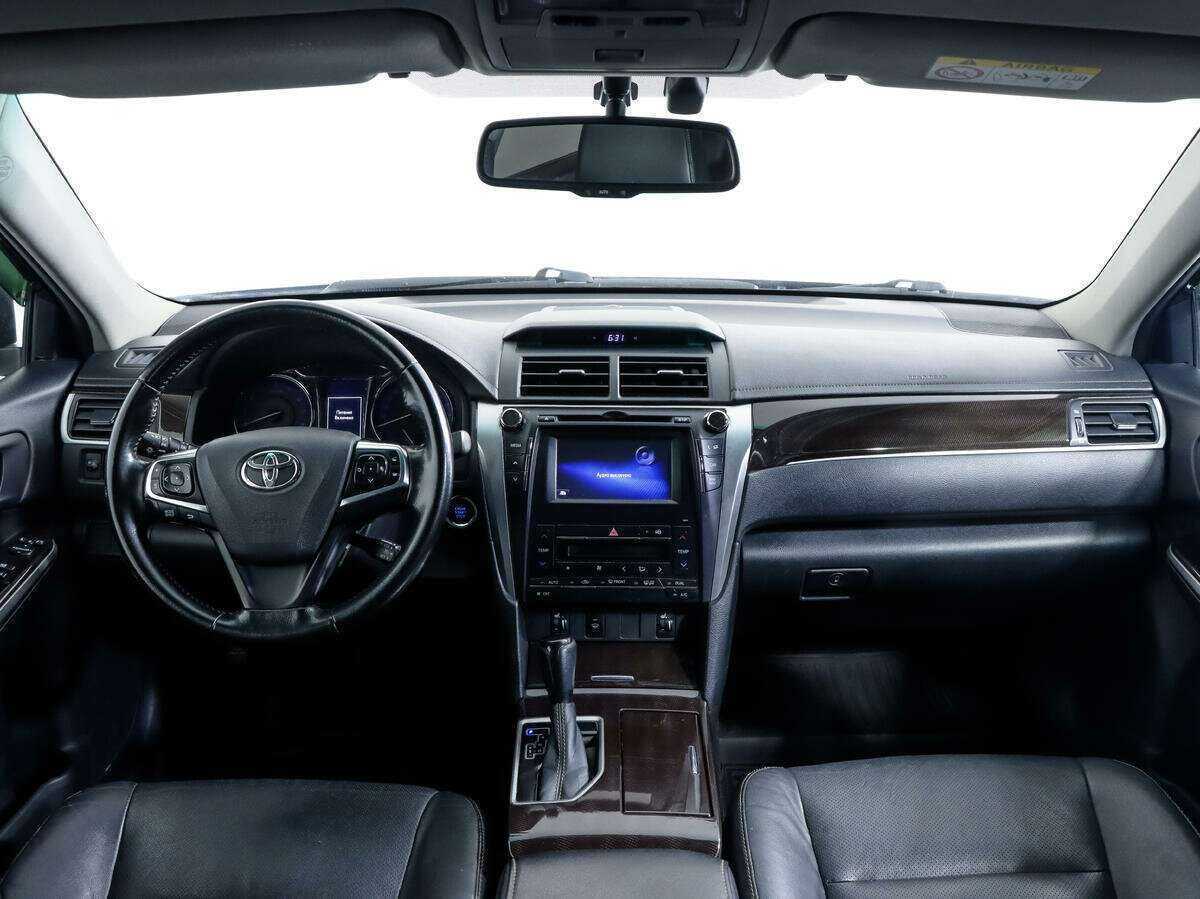 Toyota Camry с пробегом — 2017 год. Фото: #9