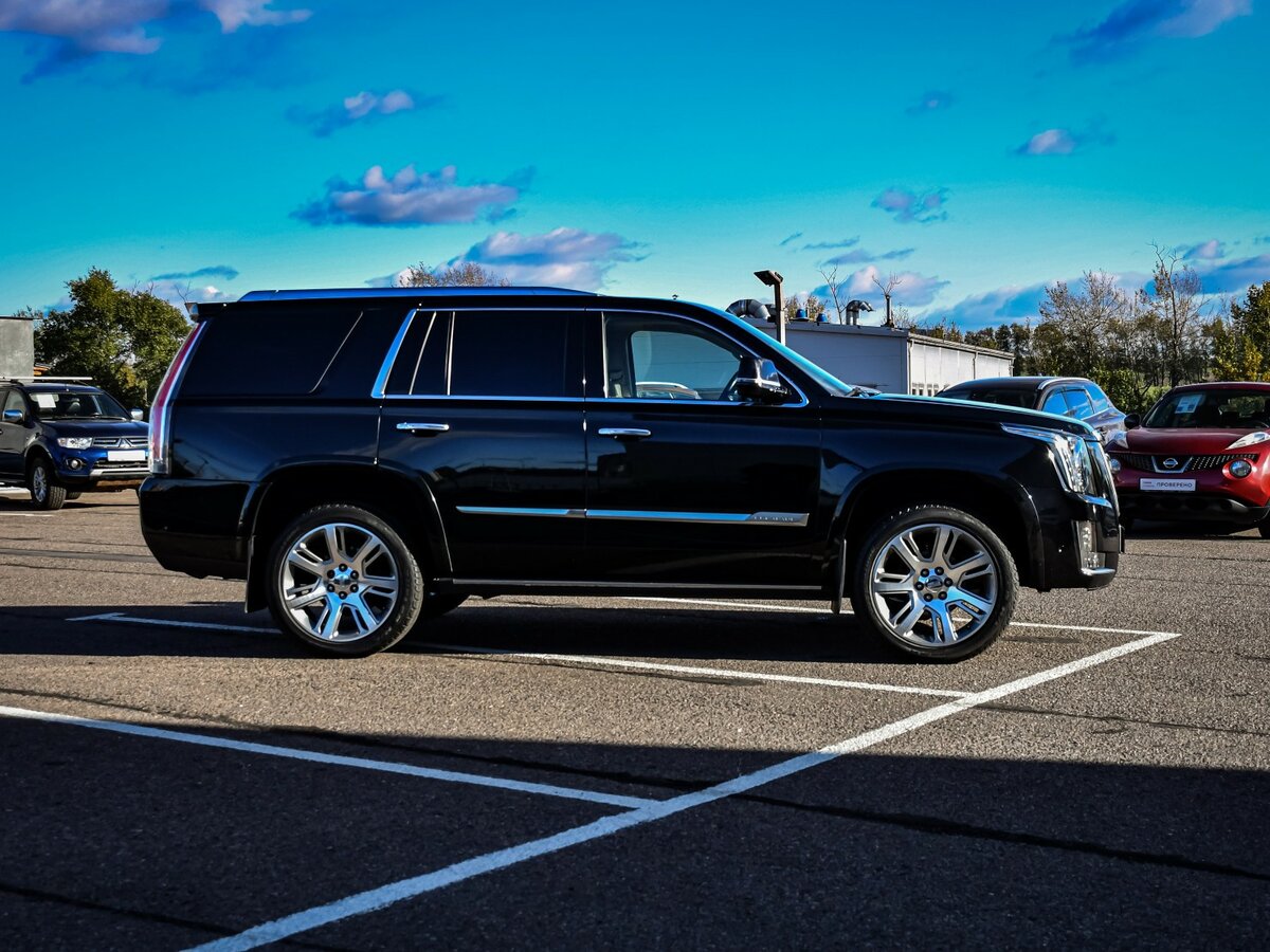 Cadillac Escalade с пробегом — 2018 год. Фото: #3