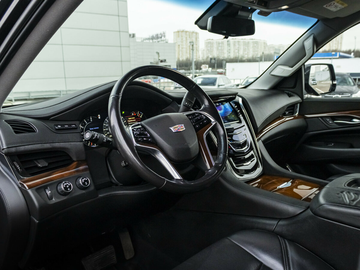 Cadillac Escalade с пробегом — 2017 год. Фото: #9