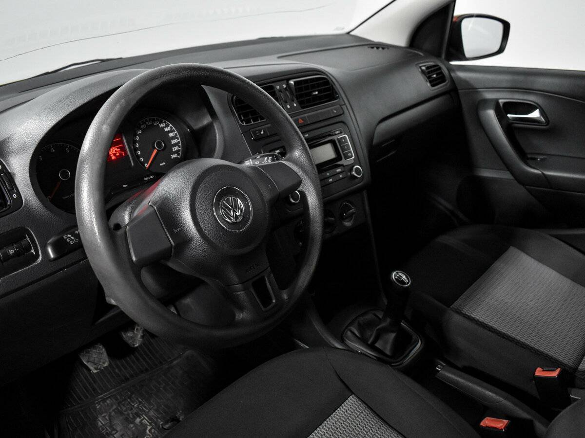 Volkswagen Polo с пробегом — 2011 год. Фото: #7