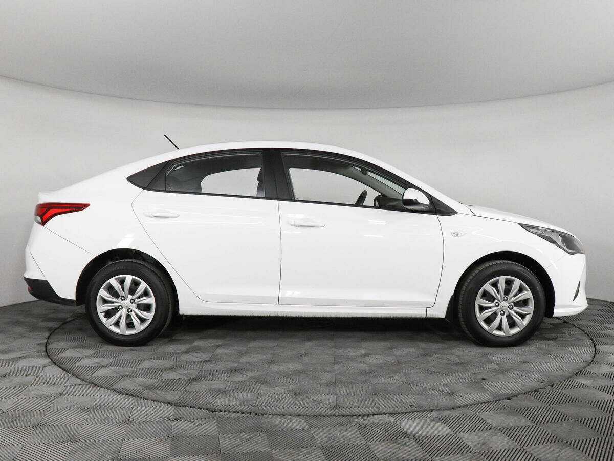 Hyundai Accent с пробегом — 2022 год. Фото: #3