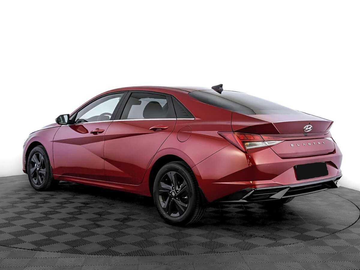 Hyundai Elantra с пробегом — 2022 год. Фото: #6