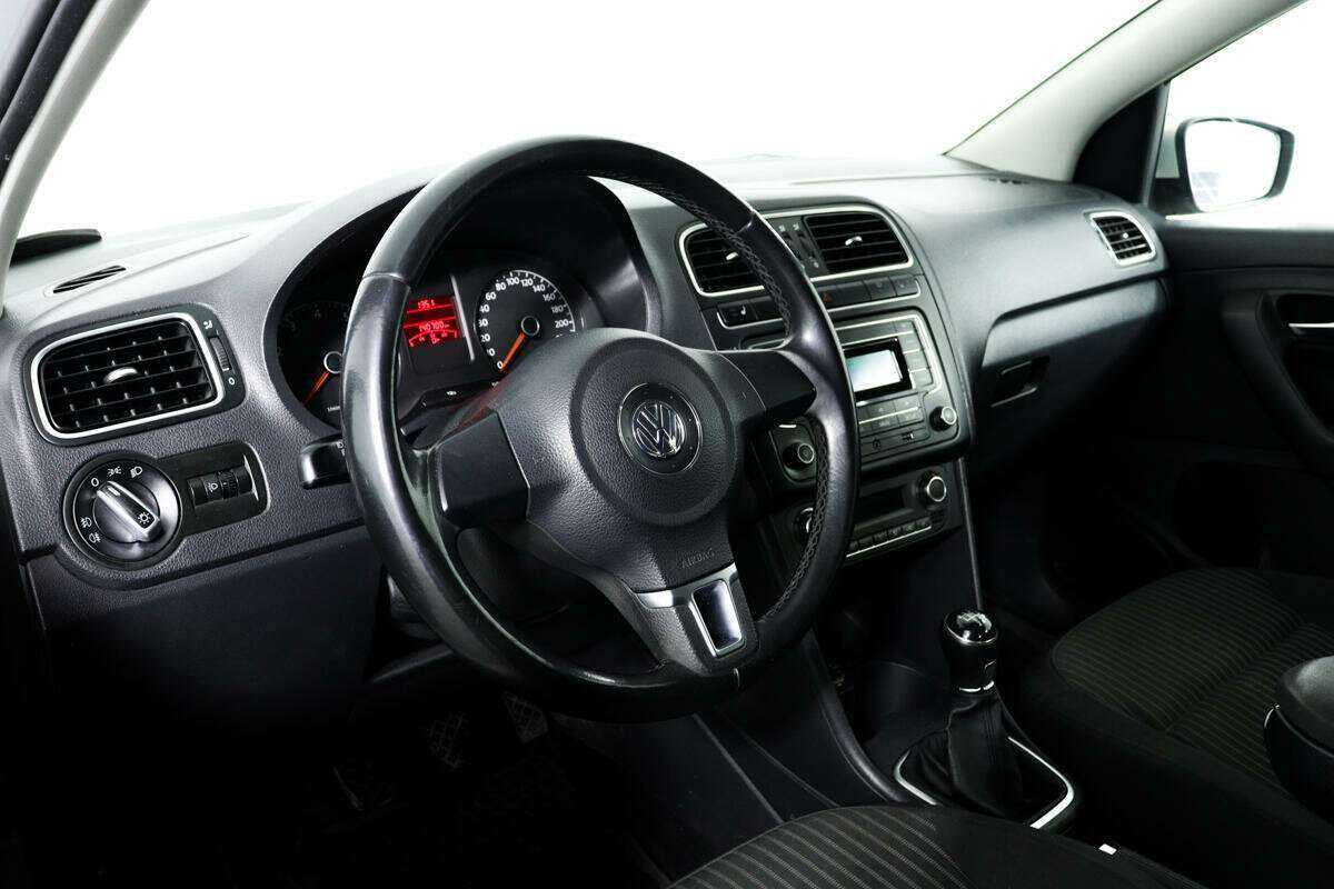 Volkswagen Polo с пробегом — 2012 год. Фото: #12