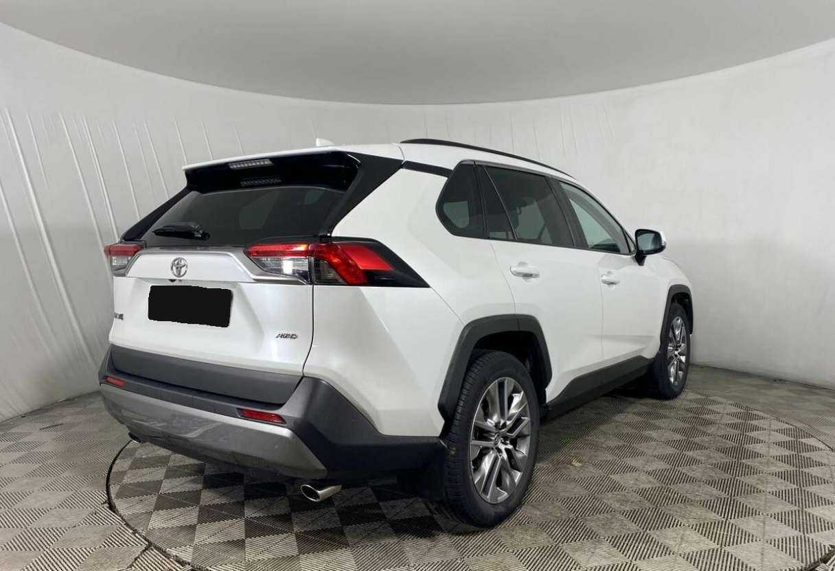 Toyota RAV4 с пробегом — 2021 год. Фото: #4