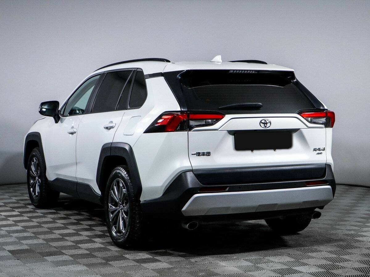 Toyota RAV4 с пробегом — 2024 год. Фото: #6