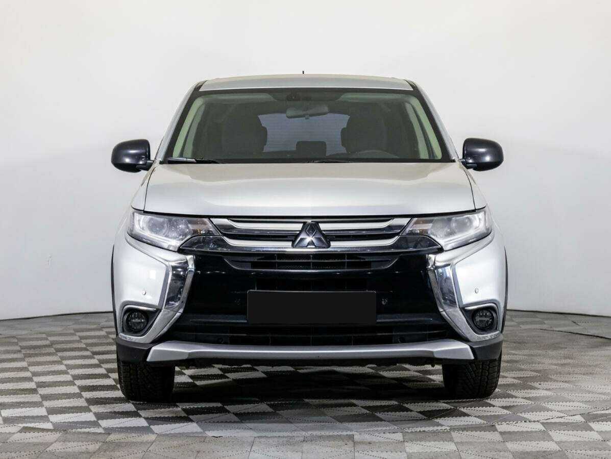 Mitsubishi Outlander с пробегом — 2015 год. Фото: #1
