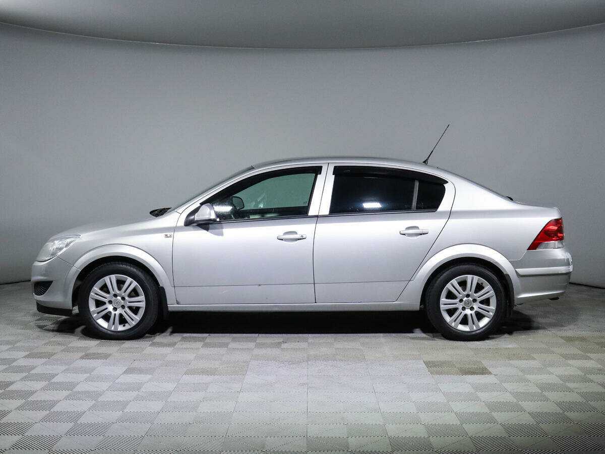 Opel Astra с пробегом — 2011 год. Фото: #7