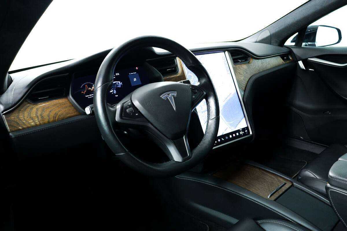 Tesla Model S с пробегом — 2020 год. Фото: #12