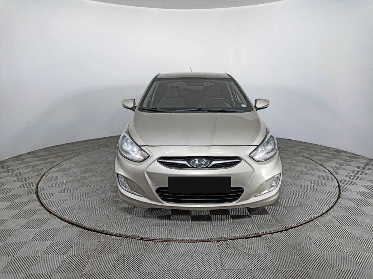 Hyundai Solaris с пробегом — 2012 год. Фото: #1