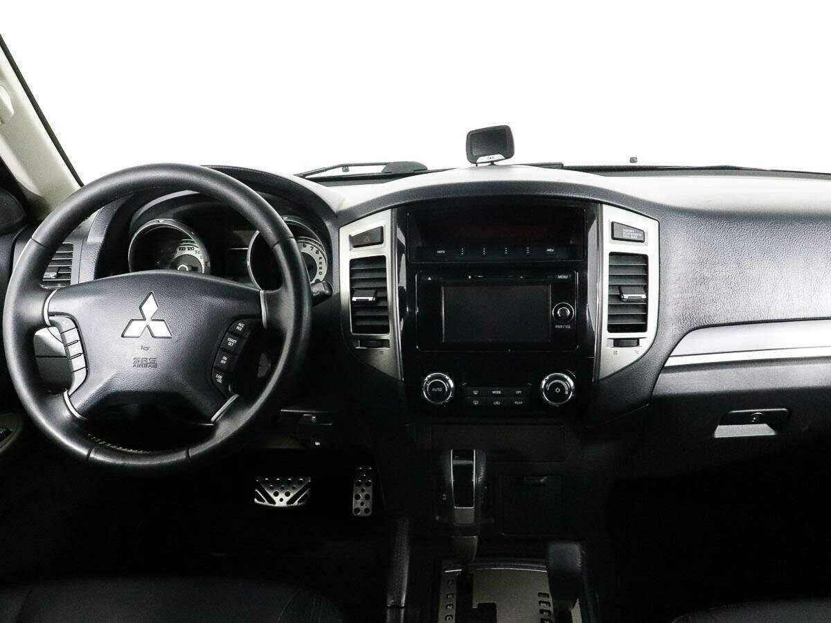 Mitsubishi Pajero с пробегом — 2017 год. Фото: #8