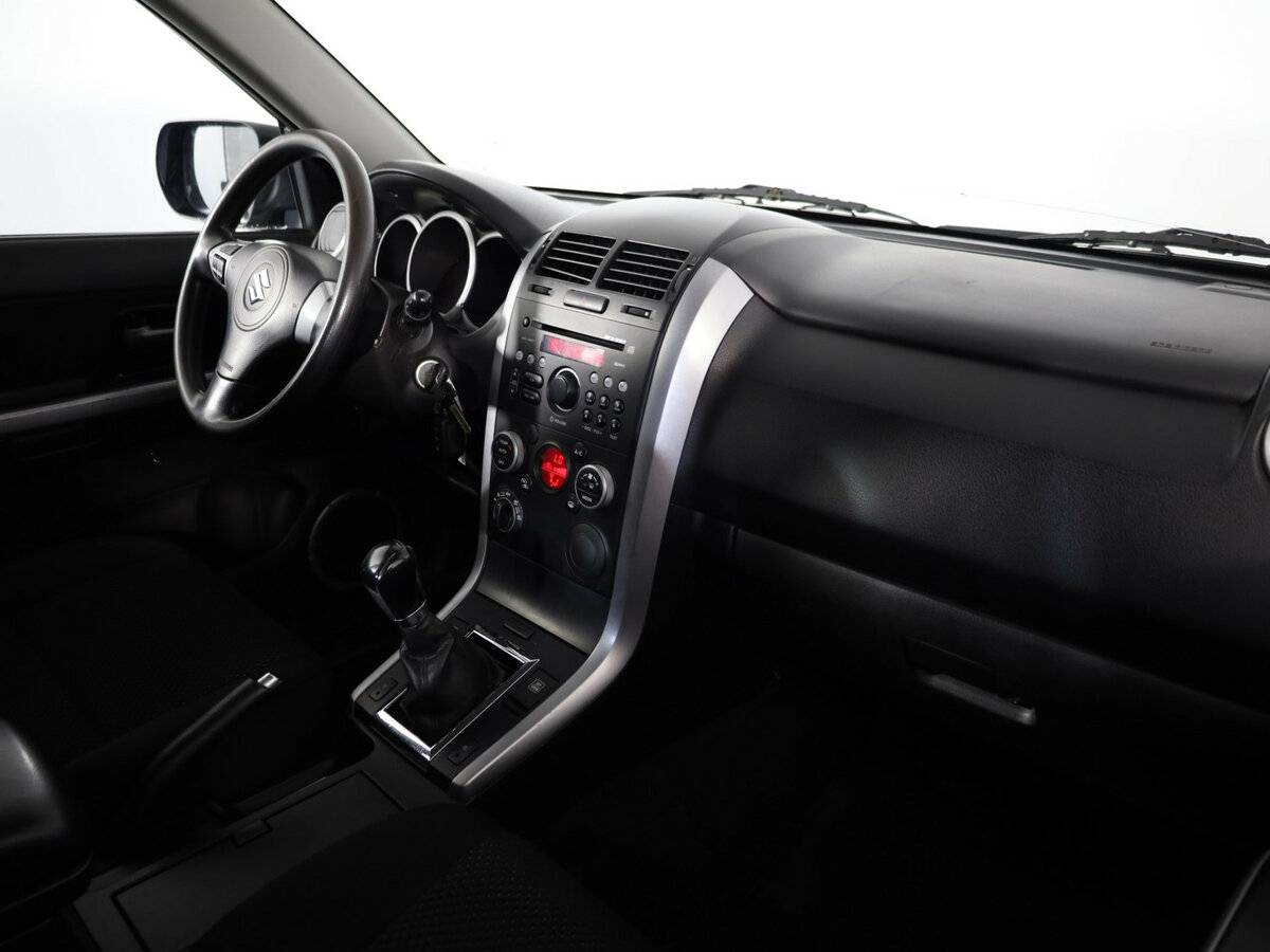 Suzuki Grand Vitara с пробегом — 2011 год. Фото: #10