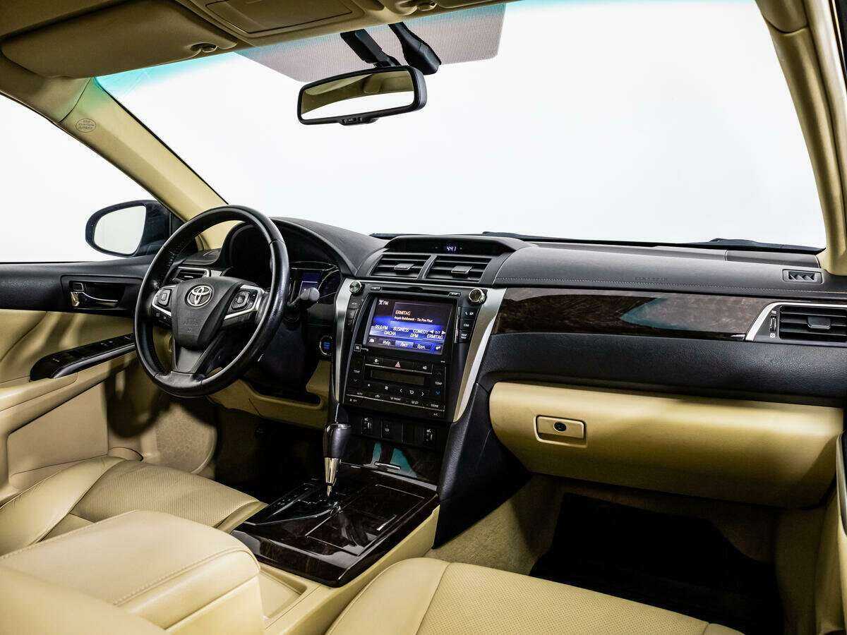 Toyota Camry с пробегом — 2015 год. Фото: #7
