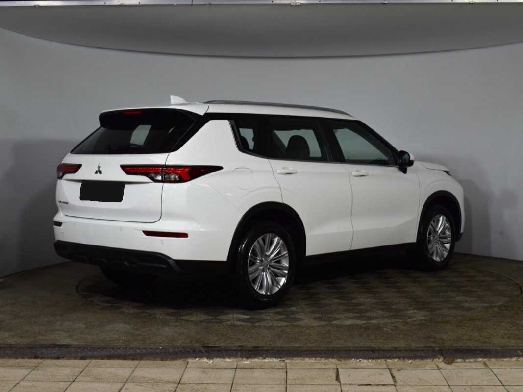 Mitsubishi Outlander с пробегом — 2022 год. Фото: #4