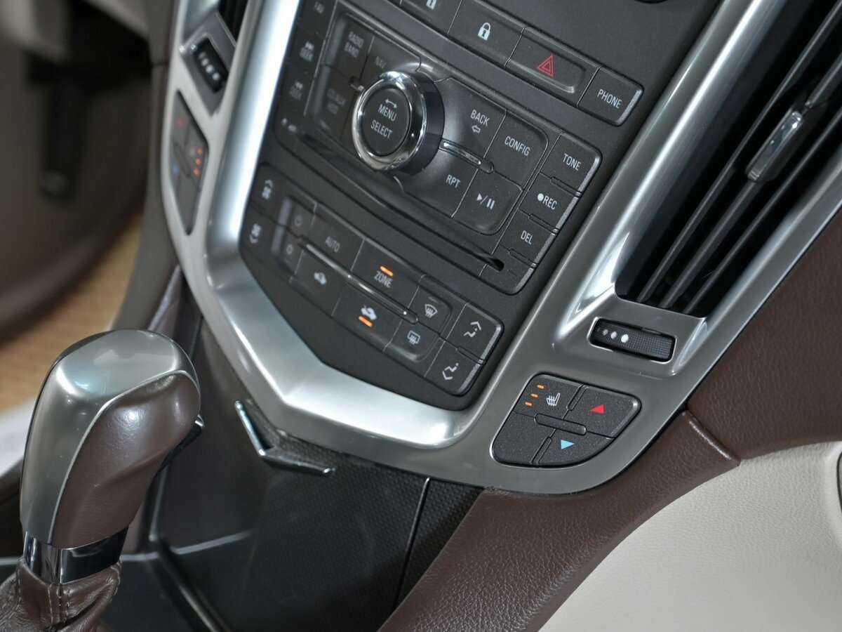 Cadillac SRX с пробегом — 2010 год. Фото: #14