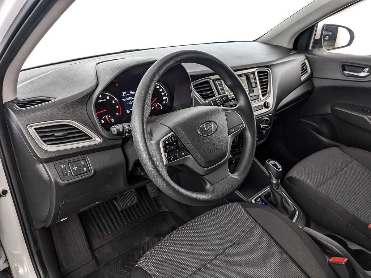 Hyundai Solaris с пробегом — 2022 год. Фото: #10