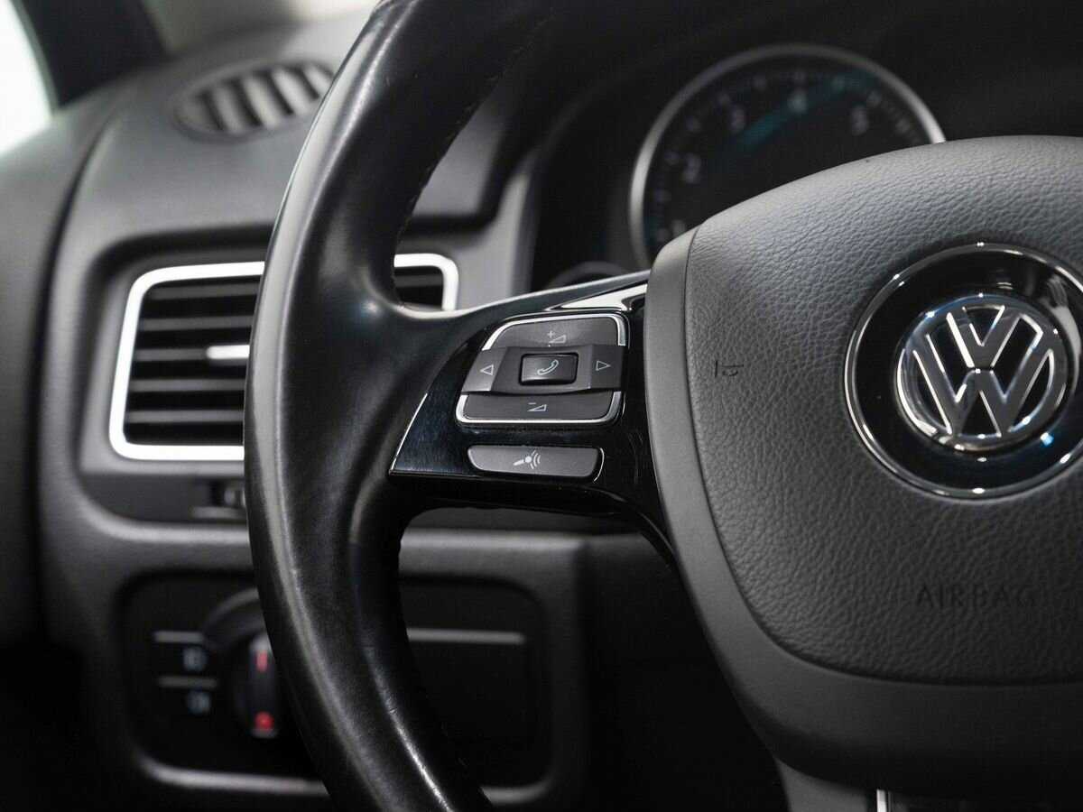 Volkswagen Touareg с пробегом — 2011 год. Фото: #16