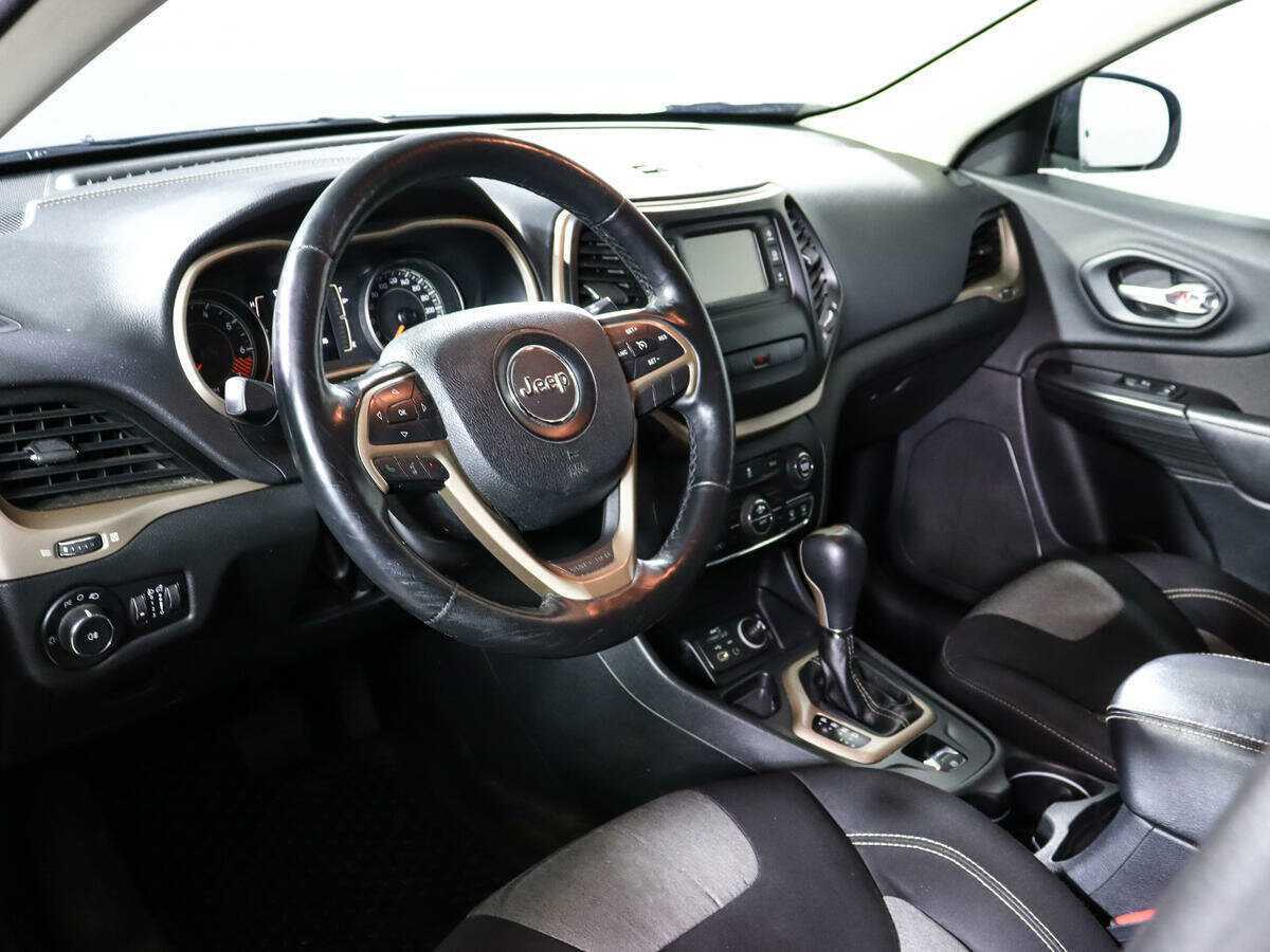 Jeep Cherokee с пробегом — 2014 год. Фото: #11