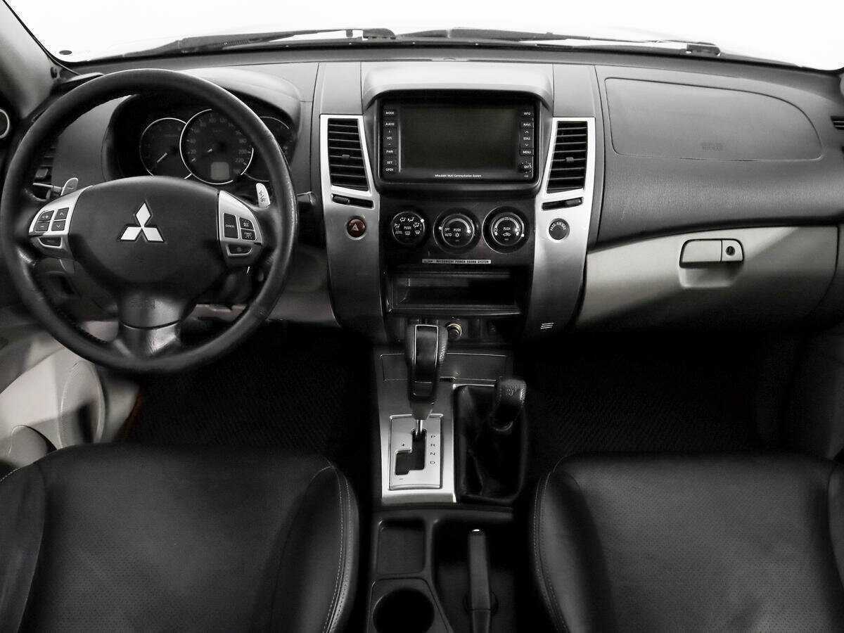 Mitsubishi Pajero Sport с пробегом — 2011 год. Фото: #11