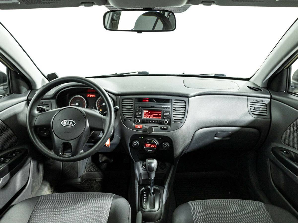 Kia Rio с пробегом — 2011 год. Фото: #12