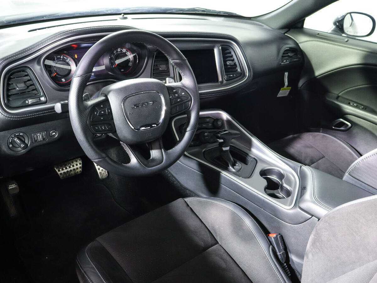 Dodge Challenger с пробегом — 2022 год. Фото: #12