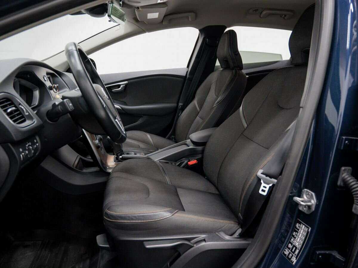 Volvo V40 Cross Country с пробегом — 2014 год. Фото: #14