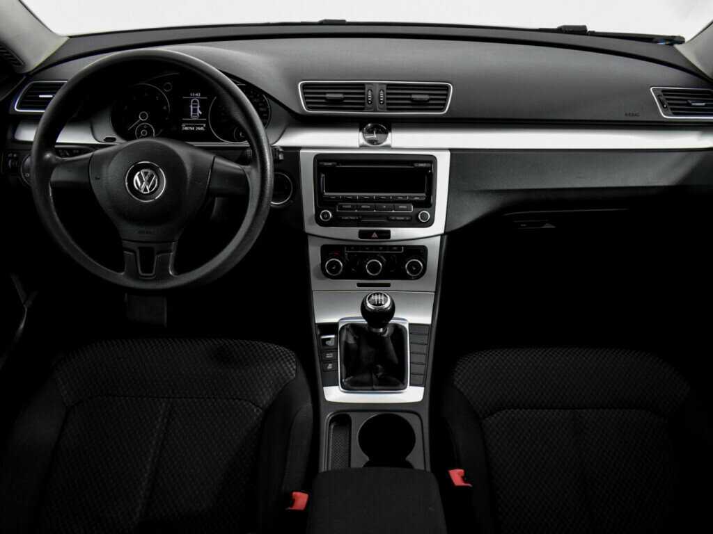 Volkswagen Passat с пробегом — 2011 год. Фото: #11
