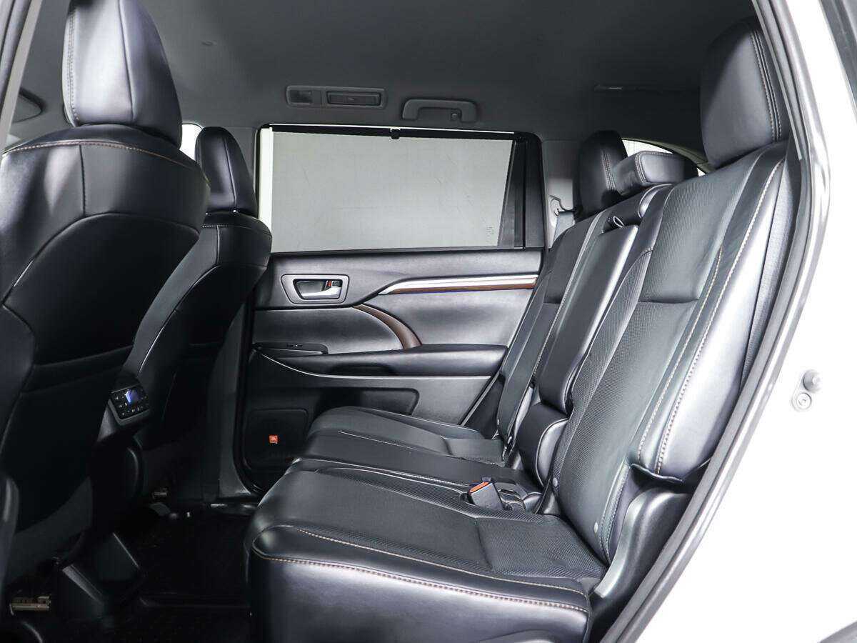 Toyota Highlander с пробегом — 2015 год. Фото: #11