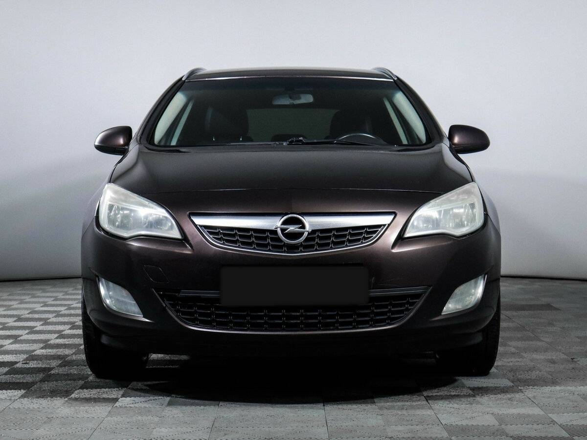 Opel Astra с пробегом — 2012 год. Фото: #1