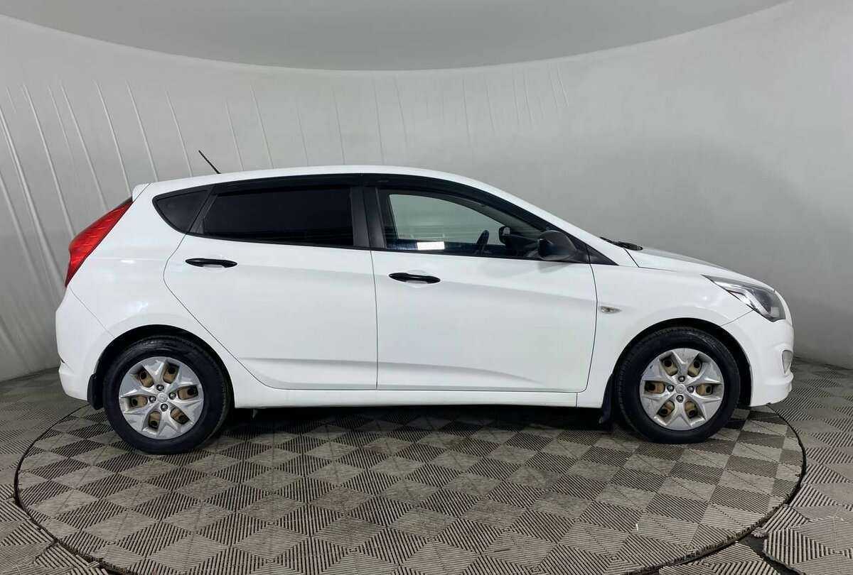 Hyundai Solaris с пробегом — 2014 год. Фото: #3