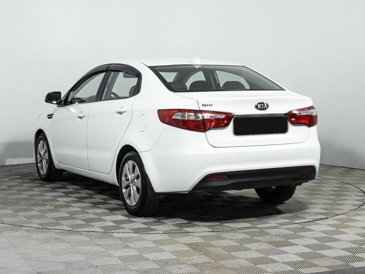Kia Rio с пробегом — 2013 год. Фото: #6