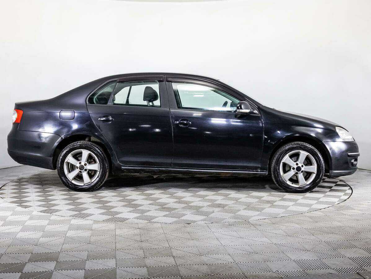 Volkswagen Jetta с пробегом — 2009 год. Фото: #3