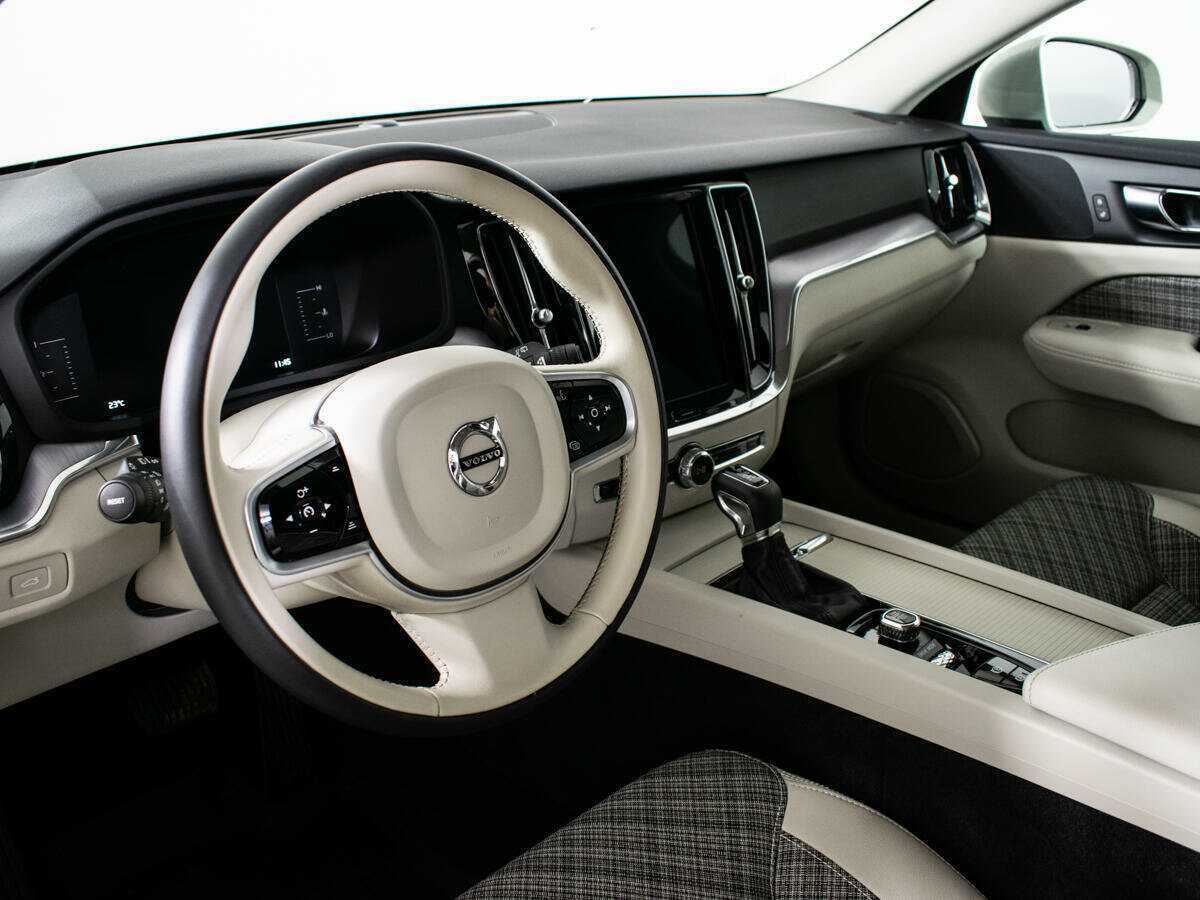 Volvo V60 Cross Country с пробегом — 2019 год. Фото: #12