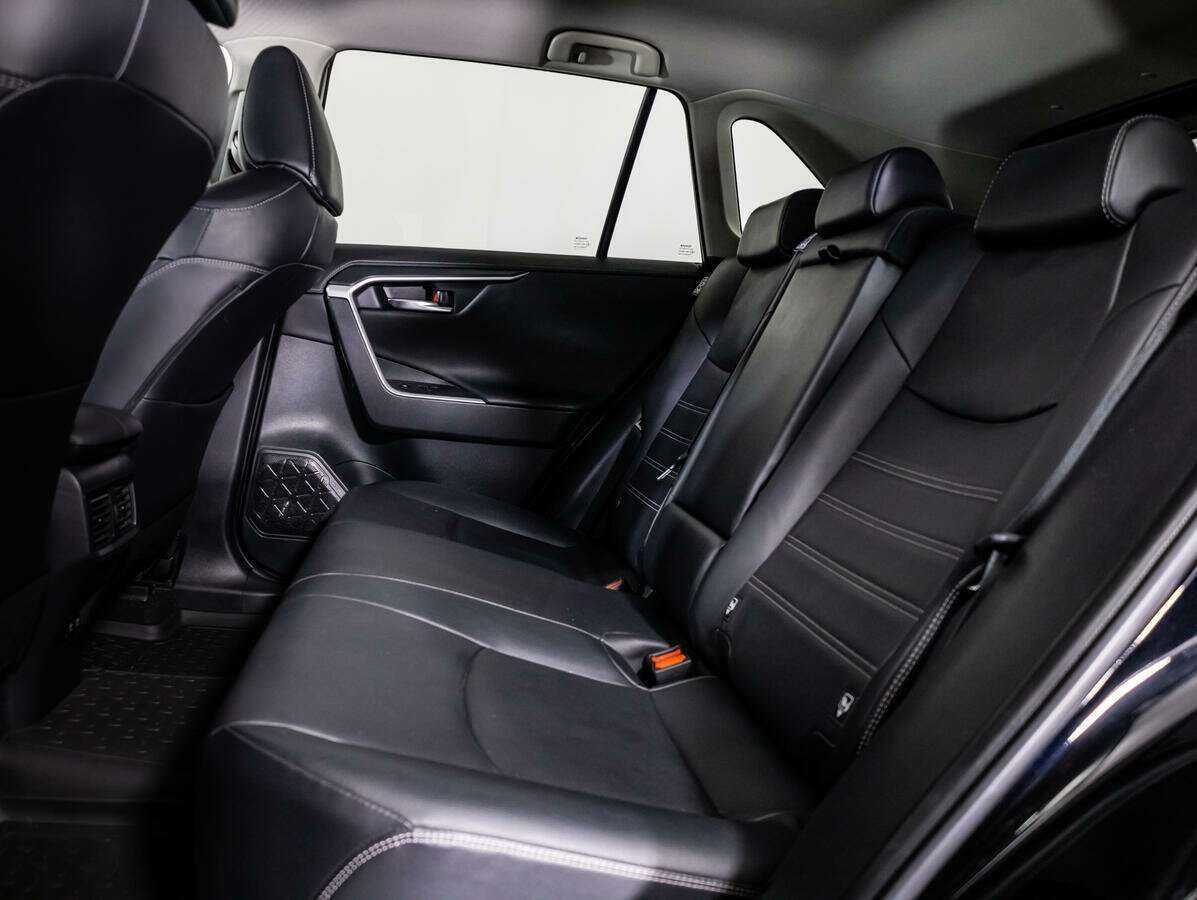 Toyota RAV4 с пробегом — 2022 год. Фото: #7