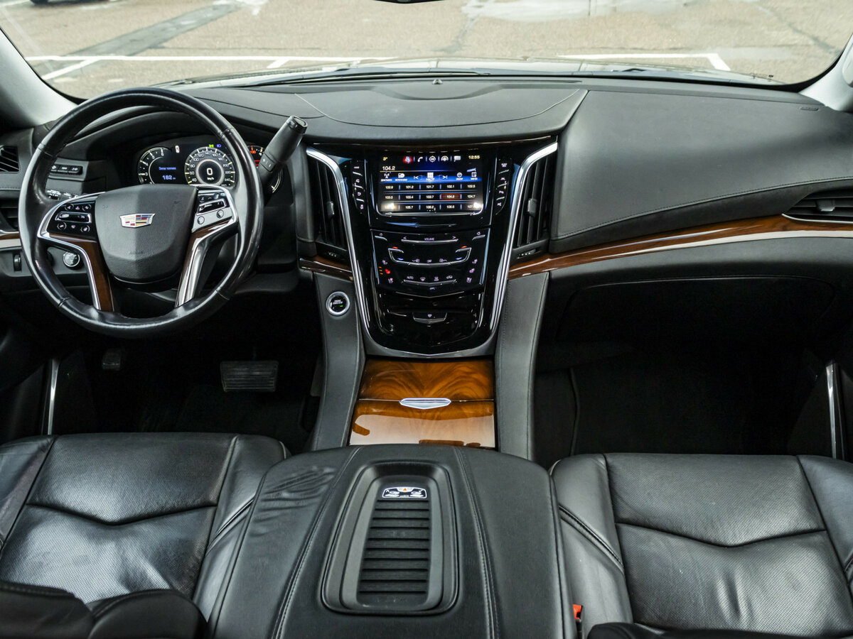 Cadillac Escalade с пробегом — 2017 год. Фото: #12