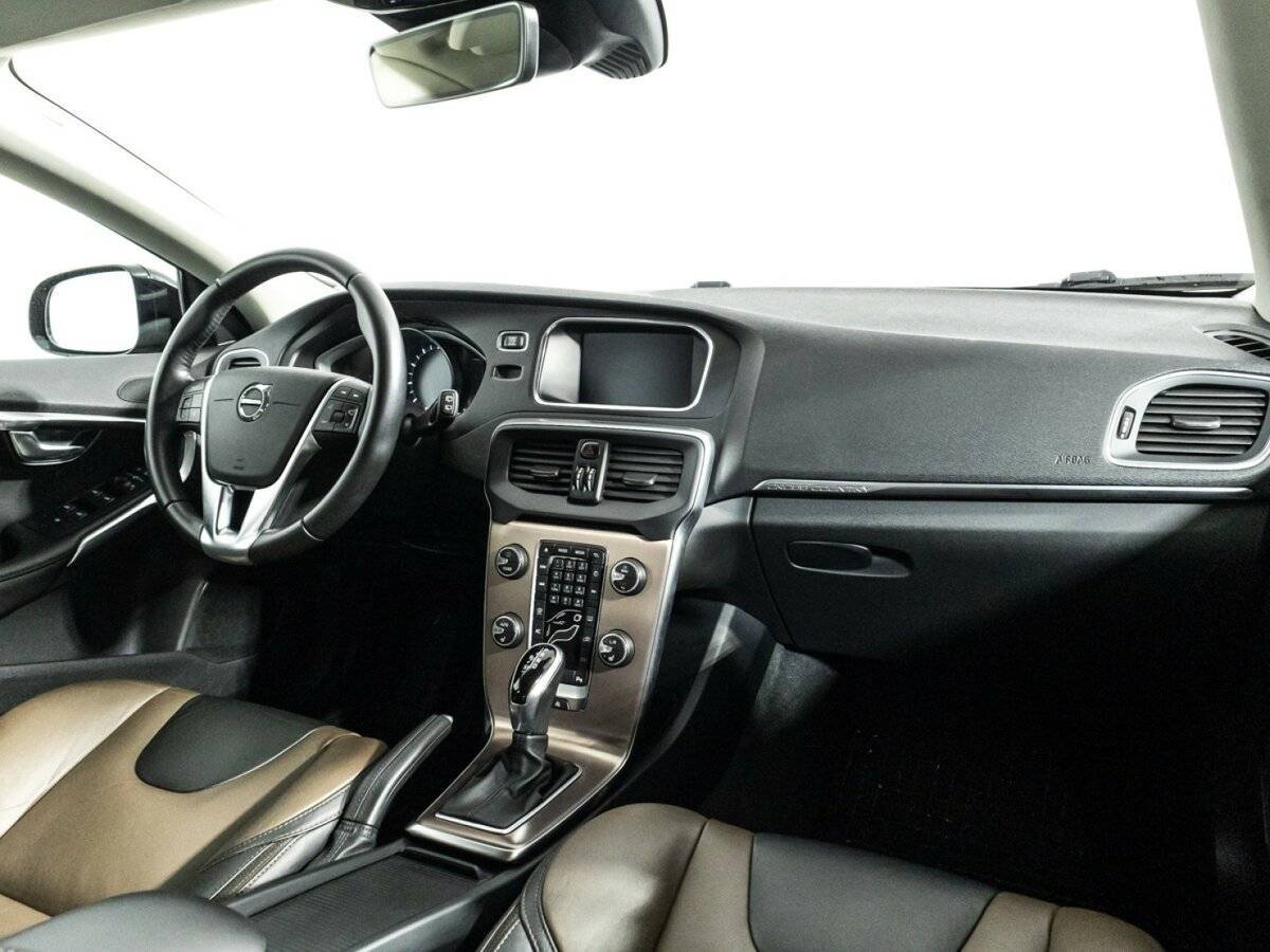 Volvo V40 Cross Country с пробегом — 2019 год. Фото: #8