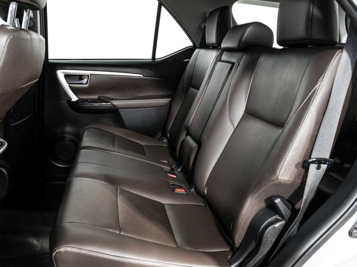 Toyota Fortuner с пробегом — 2017 год. Фото: #9