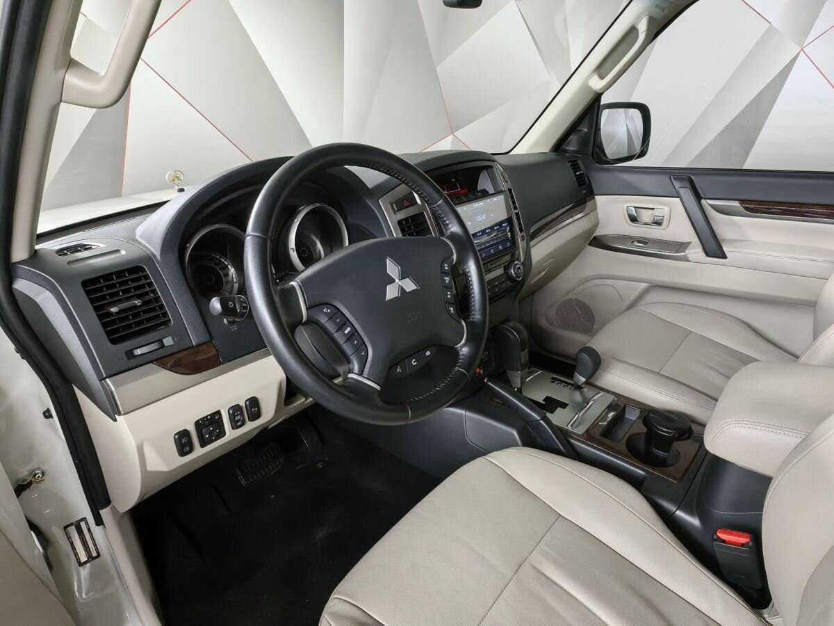 Mitsubishi Pajero с пробегом — 2021 год. Фото: #13