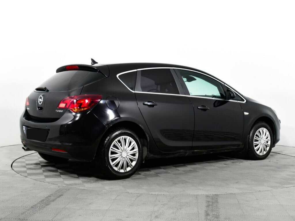 Opel Astra с пробегом — 2011 год. Фото: #4
