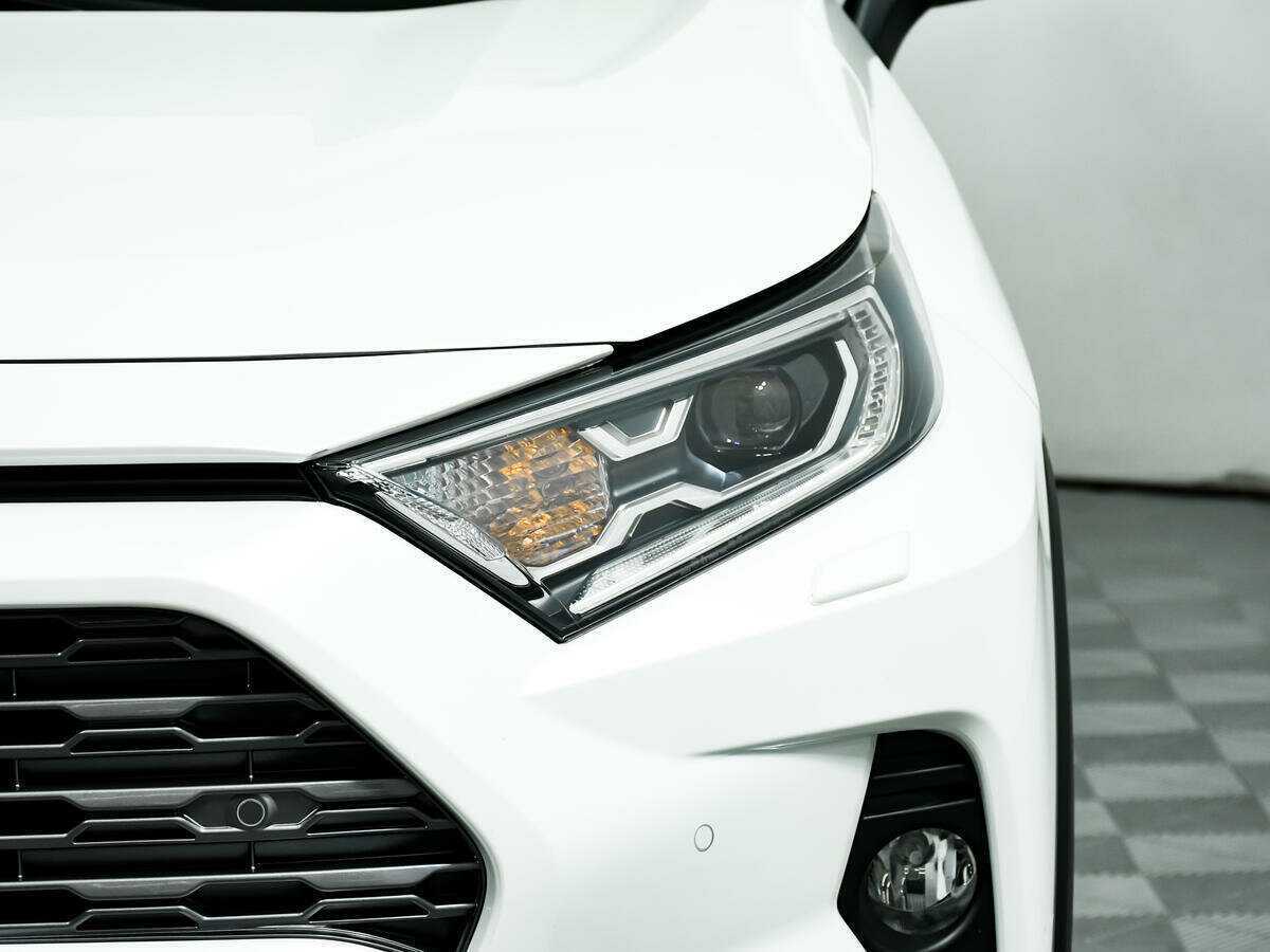 Toyota RAV4 с пробегом — 2021 год. Фото: #14